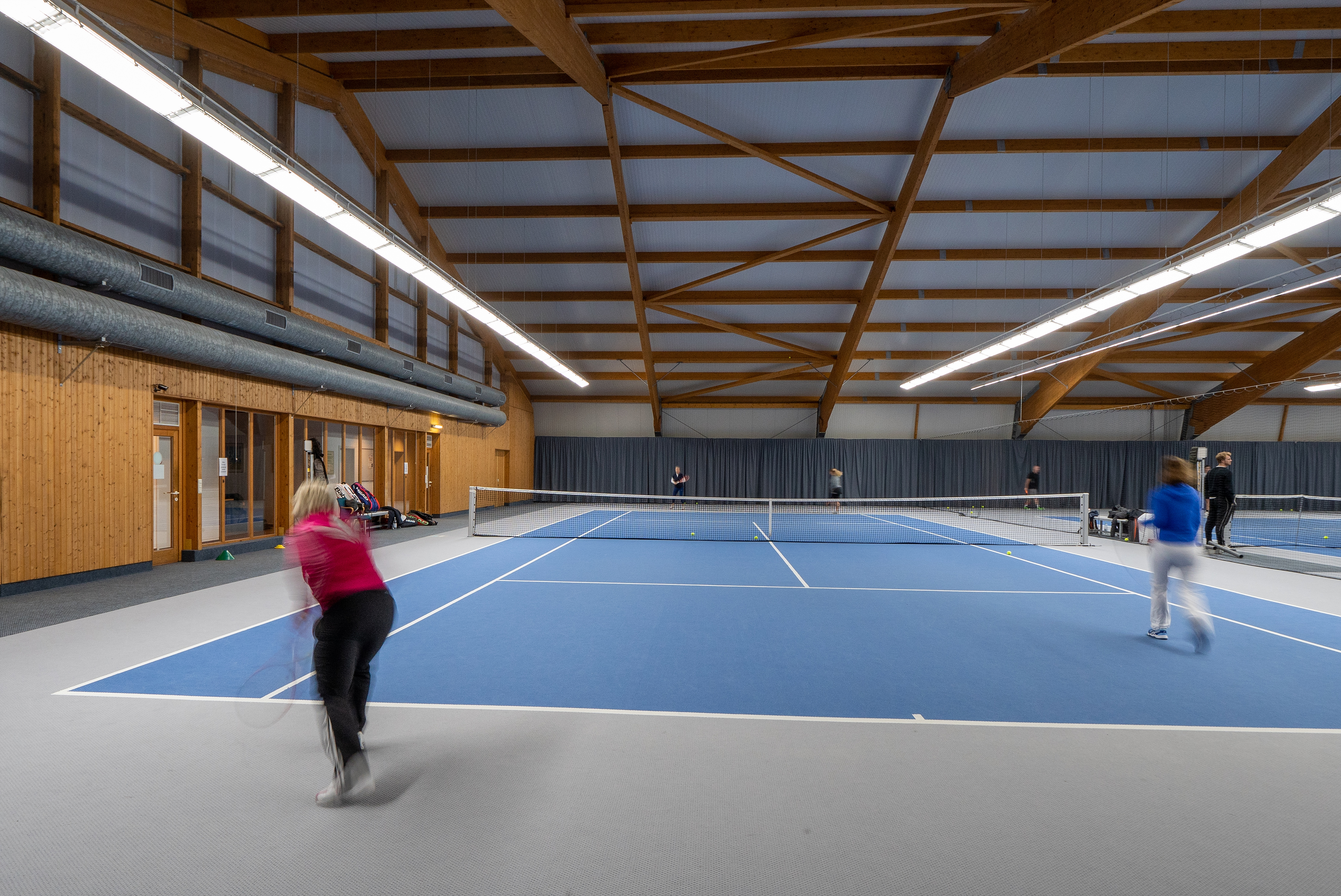 Beste Ausleuchtung für Ihre Ballwechsel: ETUF-Tennis­halle Essen.